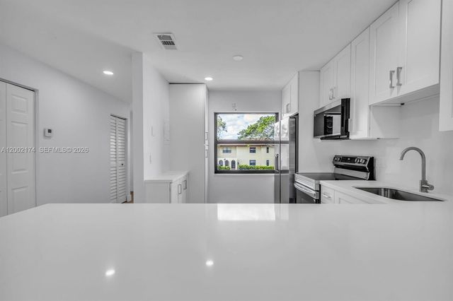 8535 Casa Del Lago F F, Boca Raton, FL 33433