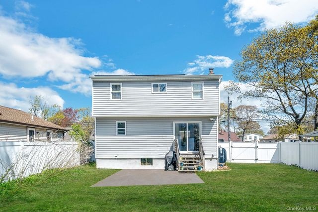 18 Pennwood Drive, Mastic Beach, NY 11951