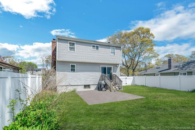 18 Pennwood Drive, Mastic Beach, NY 11951