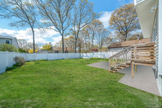 18 Pennwood Drive, Mastic Beach, NY 11951