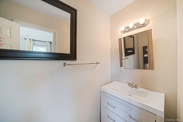 18 Pennwood Drive, Mastic Beach, NY 11951