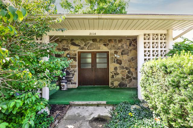 2114 East Walnut Street, Springfield, MO 65802