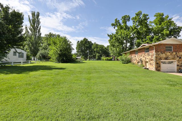 2114 East Walnut Street, Springfield, MO 65802
