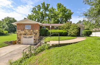 2114 East Walnut Street, Springfield, MO 65802