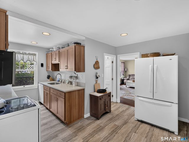 43 Upper Bartlett Road, Waterford, CT 06375