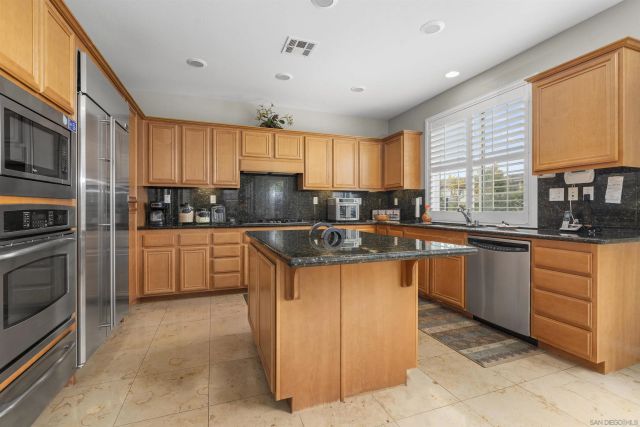 840 Luminara Way, San Marcos, CA 92078