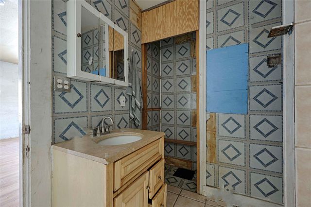 314 Baumgarten Street, Schulenburg, TX 78956