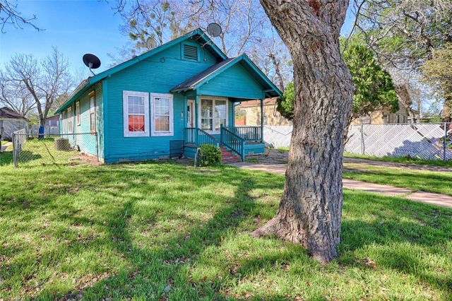 314 Baumgarten Street, Schulenburg, TX 78956