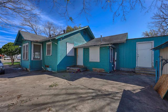 314 Baumgarten Street, Schulenburg, TX 78956