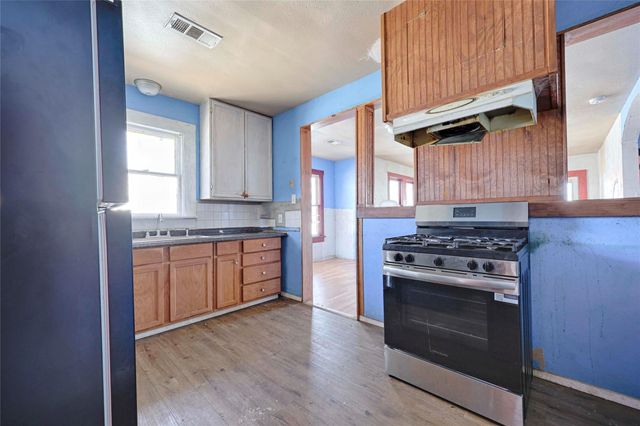 314 Baumgarten Street, Schulenburg, TX 78956