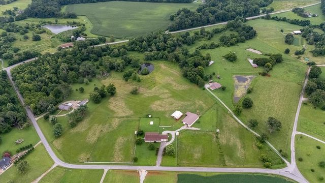 158 Big Springs Rd, Lawrenceburg, TN 38464
