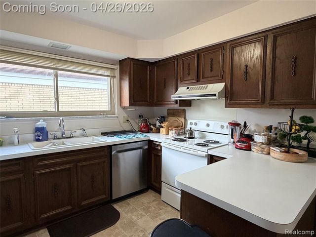 35774 Annette Drive, Sterling Heights, MI 48310