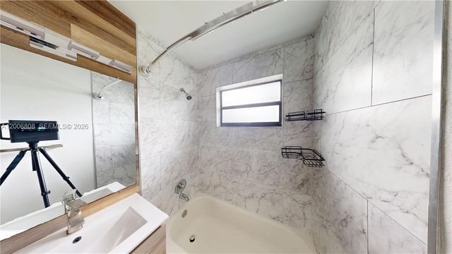 2211 Cleveland St, Hollywood, FL 33020