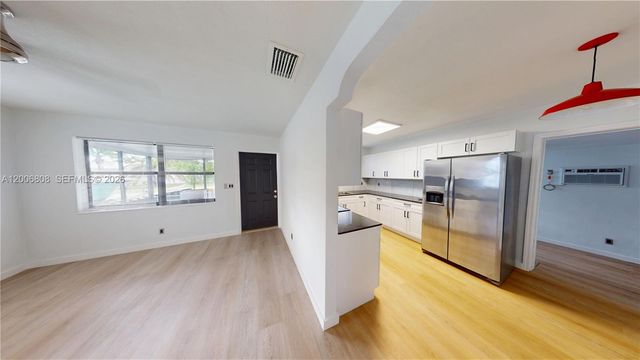 2211 Cleveland St, Hollywood, FL 33020