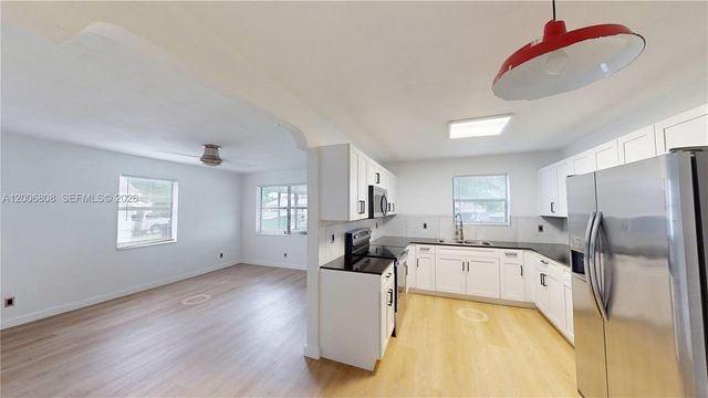 2211 Cleveland St, Hollywood, FL 33020