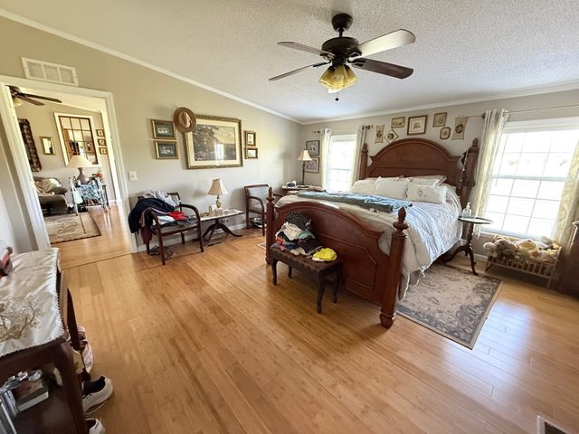 2364 Geedsville Rd, Bradyville, TN 37026