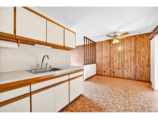 4934 Se Malden Dr, Portland, OR 97206
