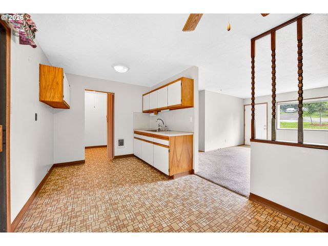 4934 Se Malden Dr, Portland, OR 97206