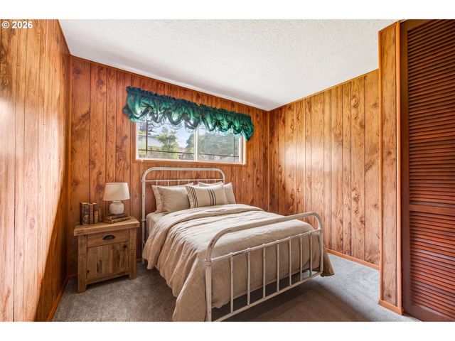 4934 Se Malden Dr, Portland, OR 97206