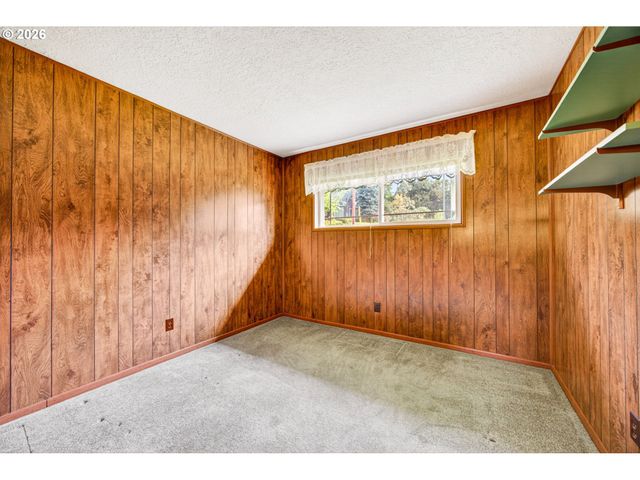 4934 Se Malden Dr, Portland, OR 97206