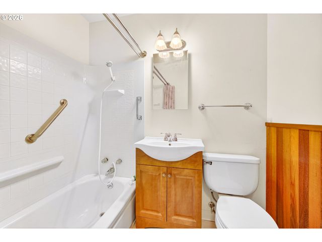 4934 Se Malden Dr, Portland, OR 97206