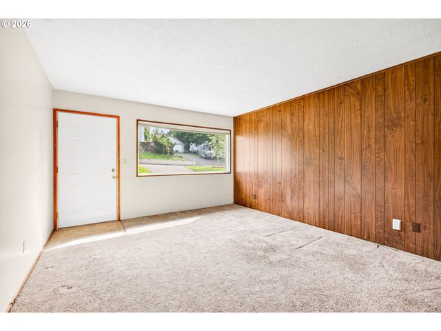 4934 Se Malden Dr, Portland, OR 97206