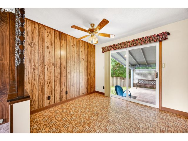 4934 Se Malden Dr, Portland, OR 97206