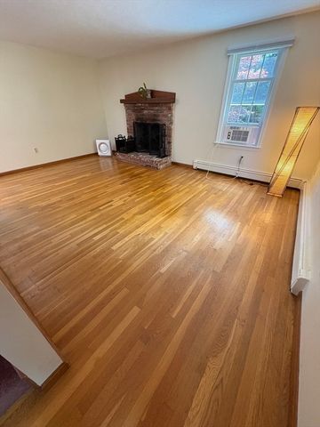 35 Houde St, Marlborough, MA 01752