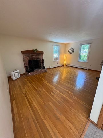 35 Houde St, Marlborough, MA 01752