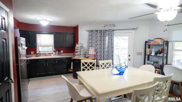 5209 CARLTON Drive, Springfield, IL 62703