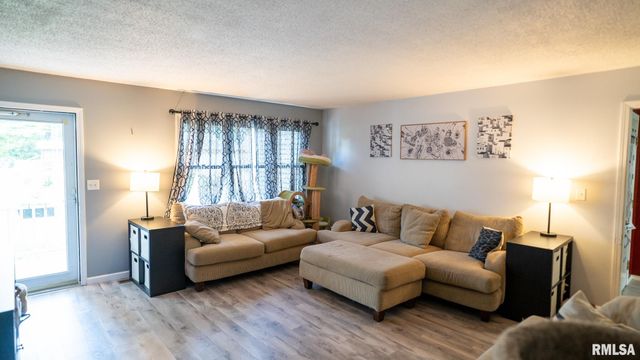 5209 CARLTON Drive, Springfield, IL 62703