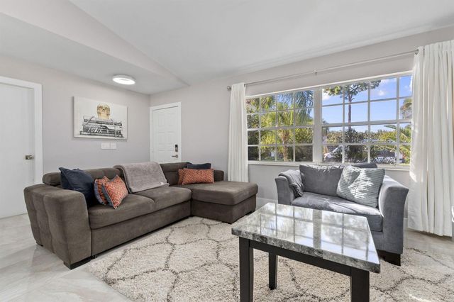 2471 SE Leithgow Street, Port St. Lucie, FL 34952