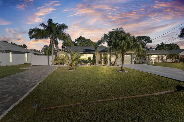 2471 SE Leithgow Street, Port St. Lucie, FL 34952