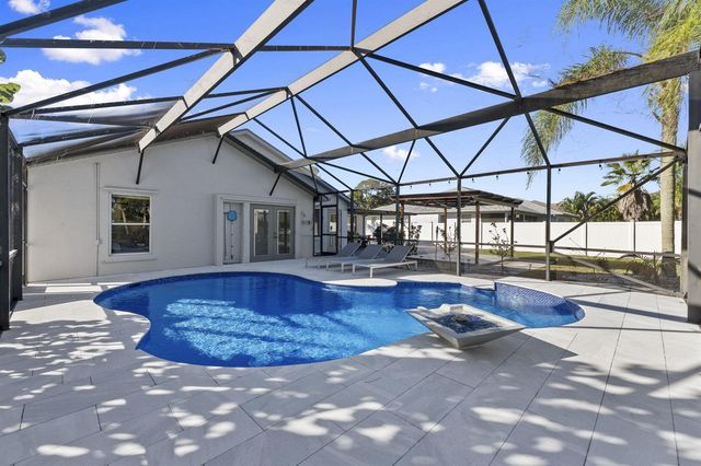 2471 SE Leithgow Street, Port St. Lucie, FL 34952