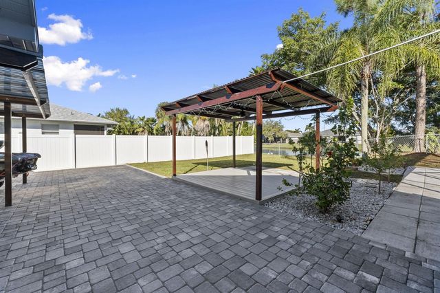 2471 SE Leithgow Street, Port St. Lucie, FL 34952