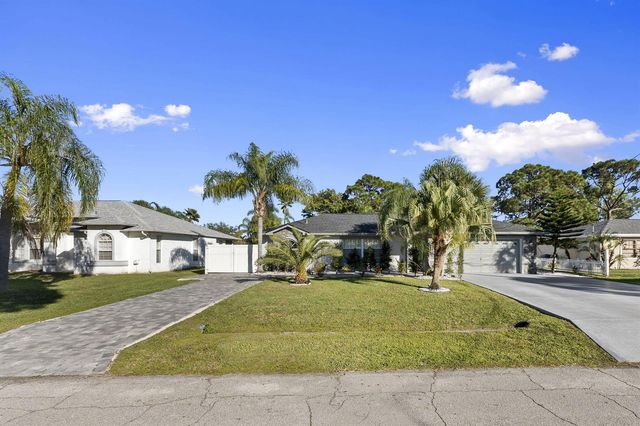 2471 SE Leithgow Street, Port St. Lucie, FL 34952