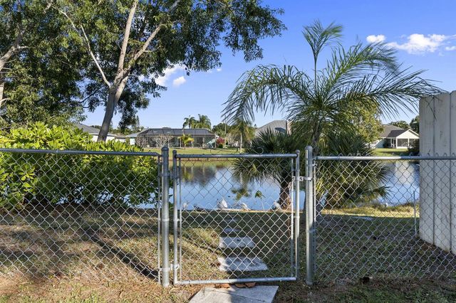 2471 SE Leithgow Street, Port St. Lucie, FL 34952