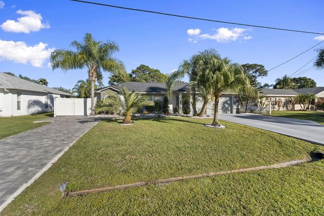 2471 SE Leithgow Street, Port St. Lucie, FL 34952