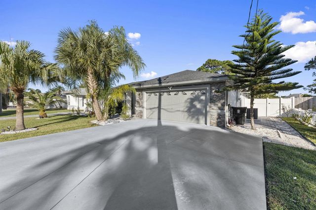 2471 SE Leithgow Street, Port St. Lucie, FL 34952