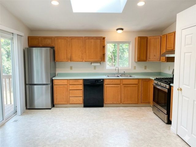 200 Bend Street, Warwick, RI 02889