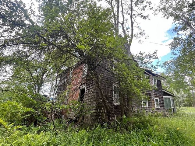 477 Mohawk Trl, Florida, MA 01343