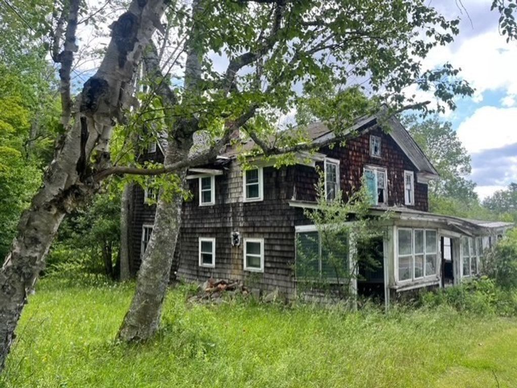 477 Mohawk Trl, Florida, MA 01343