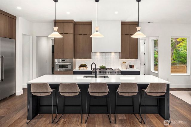 10620 NE 28th Place, Bellevue, WA 98004