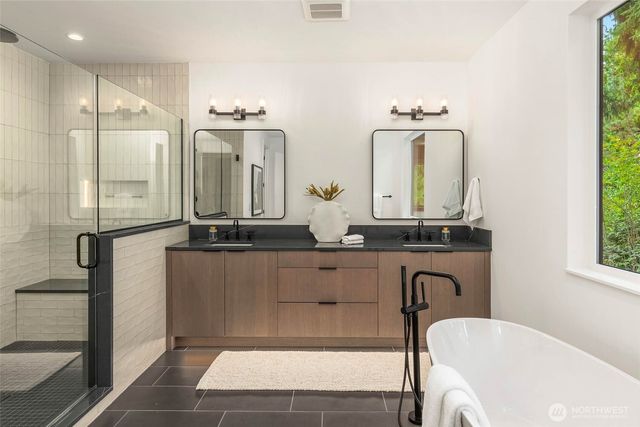 10620 NE 28th Place, Bellevue, WA 98004