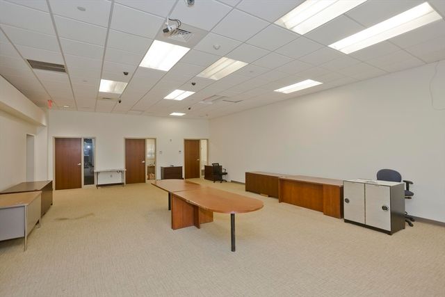 10 Central St, West Springfield, MA 01089