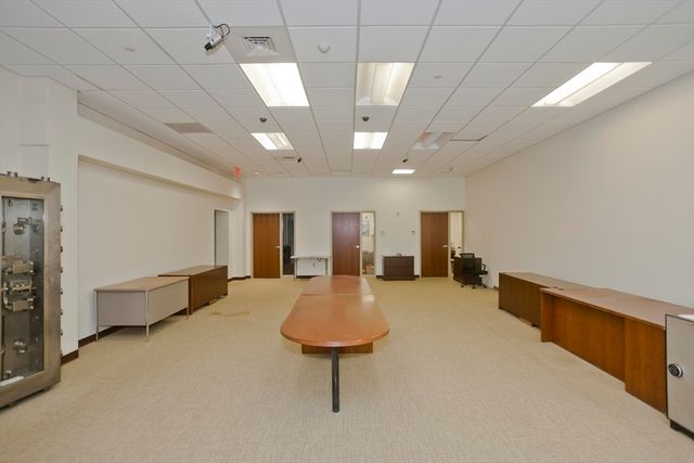 10 Central St, West Springfield, MA 01089