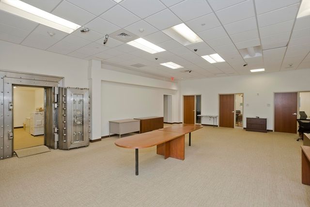 10 Central St, West Springfield, MA 01089