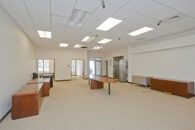 10 Central St, West Springfield, MA 01089