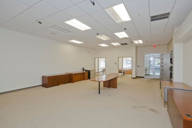 10 Central St, West Springfield, MA 01089