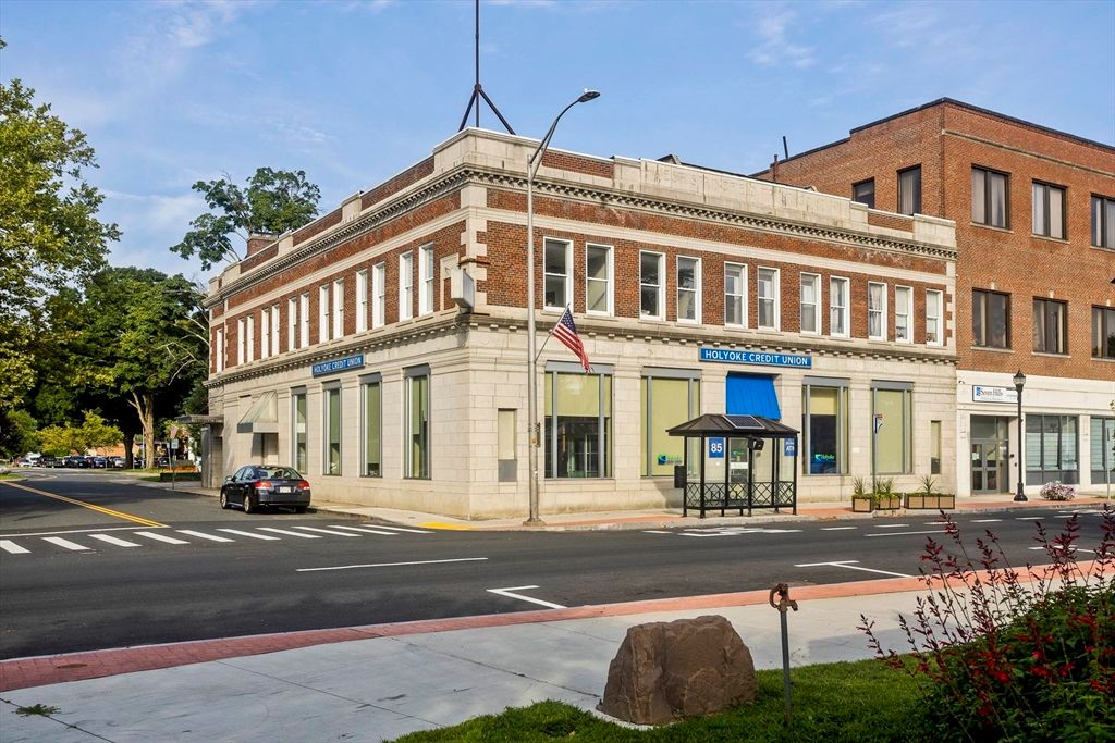 10 Central St, West Springfield, MA 01089